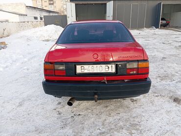 Volkswagen: Volkswagen Passat: 1989 г., 1.8 л, Механика, Бензин, Седан