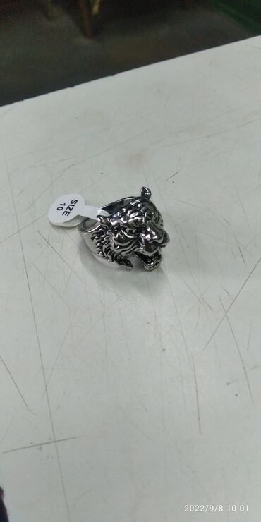 Кольца: Продаю кольцо голова тигра из титана 20 размер