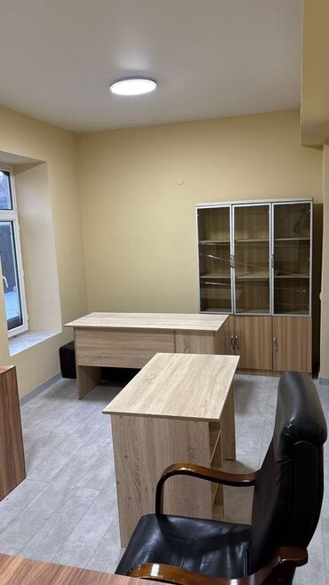 островок в аренду тц: Сдаю офисное помещение16 м кв !! Находится на пересечении КарлМаркса/