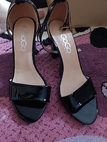 bona obuca: Kao nove jednom nosene, broj 37. marka gogo shoes. 
cena 20e — 2