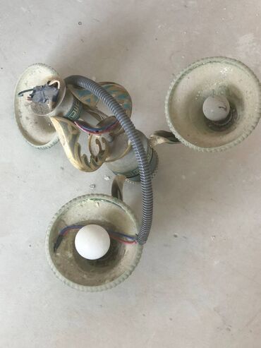 metbex isiqlari: Çılçıraq, 3 lampa