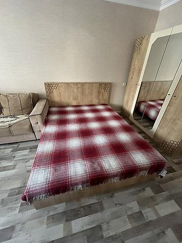 bal peteyi: Yataq otağı dəsti Tərkib: - İki nəfərlik taxta çarpayı (başlıqda bal — 2