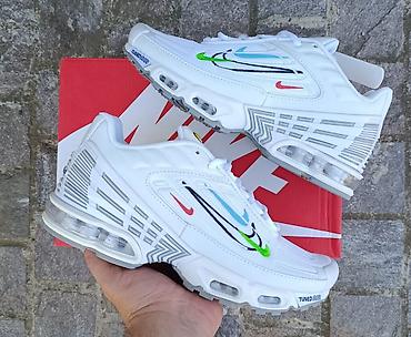 patike za more: Nike Air Max Plus / Tuned Air patike u beloj boji sa upečatljivim — 1