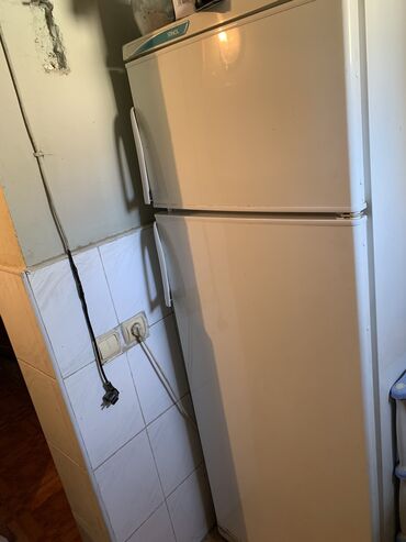 Кухонные комбайны и измельчители: Б/у 2 двери Stinol Холодильник Продажа, цвет - Белый