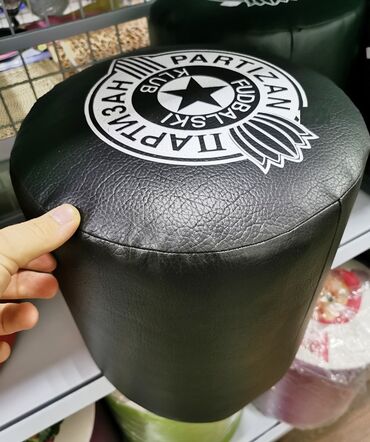 nameštaj mišo: PARTIZAN crni tabure IMA VISE KOMADA NA STANJU STANJE : NOVO / NE