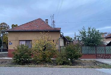 Kuće na prodaju: Trosobna kuća, 8 minuta od centra. Ima nusprostorije ( letnja kuhinja — 2