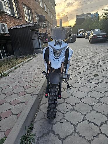 эндуро китайский купить: Эндуро/адвентур мотоцикл SYCMC (бренд на наклейках) бело‑черного — 5