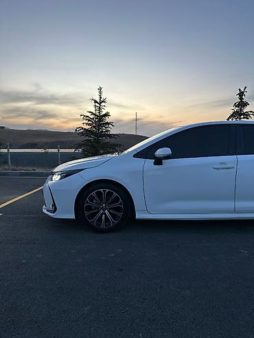 Toyota: Toyota Corolla: 2021 г., Гибрид — 4