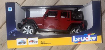 kamioni igračke: Bruder jeep
Novo
4000 din