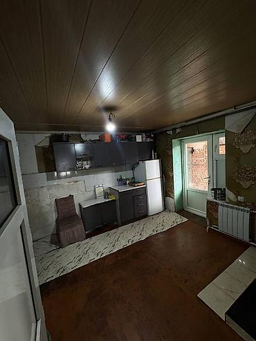 Продажа коттеджей и домов: 📍 Дареги: Сары-Өзөн көчөсү 📐 Жер аянты: 5,7 соток 🏠 Үйдүн өлчөмү: 15 × — 11