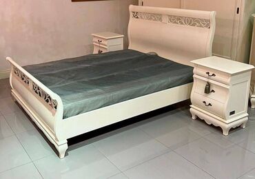 бу мебель для спальни: Кровать Madeira (Италия) + две тумбочки + основание для матраса в