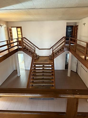 Аренда другой коммерческой недвижимости: Сдаю в аренду два дома под бизнес: 850 м2 и 150 м2, двухэтажный — 5