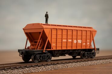 Toy paltarları və aksesuarları: Коллекционный вагон Хоппер Наши поезда цена 50 AZN