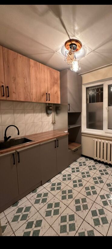 квартиры в канте продажа: 3 бөлмө, 58 кв. м, 104-серия, 1 кабат, Эски ремонт