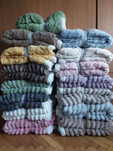 Ostalo: Krznena cebad 
200×230 
3500 din — 6