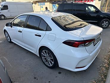 prius s: Toyota Corolla: 2023 г., 1.8 л, Вариатор, Гибрид, Седан — 4
