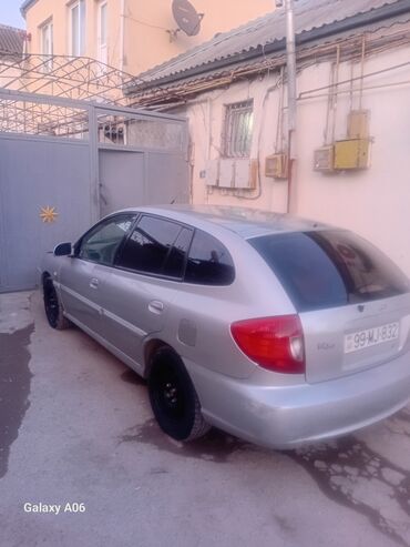 masin kreditle: Kia Rio: 1.6 l | 2004 il Universal