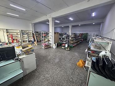 Аренда магазинов: Сдается помещение в аренду 250 кв.метров +2 склада. Находится по — 2