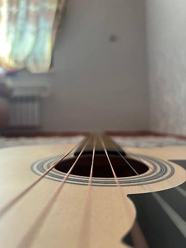 Гитары: Акустическая гитара с комплектом аксессуаров. Особенности: - — 9