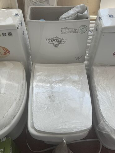 унитаз с биде: Amatiş markalı ağ rəngli unitaz. Bu unitaz hamam otaqları üçün