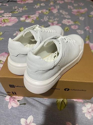 lufian: Lufian Shoes kişi krossovkası.Qiymet 60 son - Rəng: tam ağ - — 2