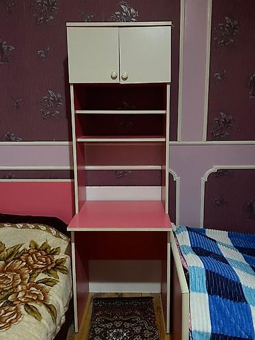 divar kitab refleri: Oğlan və qız üçün, İşlənmiş, Siyirməsiz, Yazı masası, Stulsuz — 1