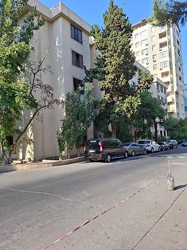 Mənzillər: Seherin merkezinde. 28 may metrosunun teze cixisina 5 deqiqelik — 1