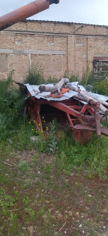 бур для трактора: Прицепная картофель копалка в рабочем состоянии
