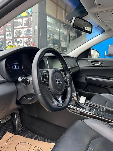k5 kia: Kia K5 sedan – ağ rəng, benzinli, avtomat ötürücü. Xarici: - Arxa — 3