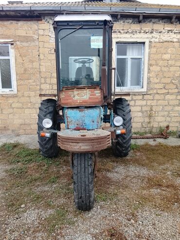 Traktorlar: Kənd təsərrüfatı üçün tək kabinalı təkərli traktor Xüsusiyyətlər: - — 23