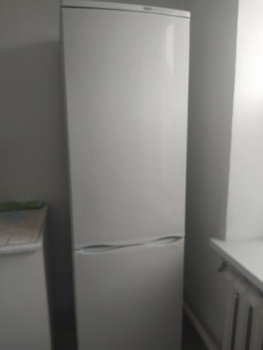 Спальные гарнитуры: Спальный гарнитур в классическом стиле, цвет светлый/медовый дуб — 8