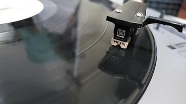 магнитола для авто: Вега - 109 стерео с колонками 15АС -408 ( БРЗ ). Проигрыватель — 9