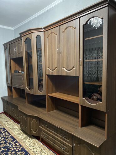 школьная мебель бу: Зал үчүн гарнитур, Колдонулган, Шкаф, МДФ, Өзү алып кетүү, түсү - Күрөң