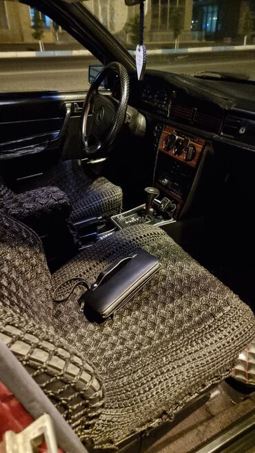 Mercedes-Benz: Mercedes-Benz 190: 2 l | 1993 il Sedan — 13