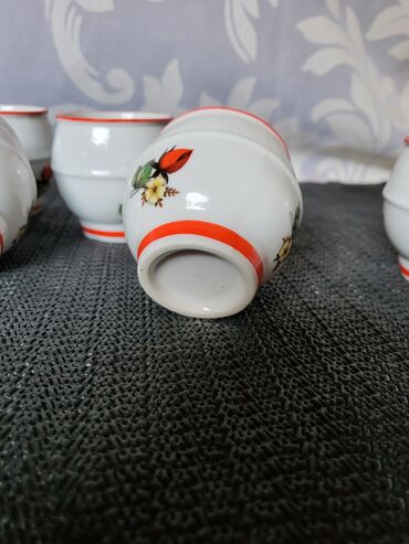 Čaše: Porcelanske nove casice iz 70ih. za zestoko pice. 6+2 kom. Komada — 9