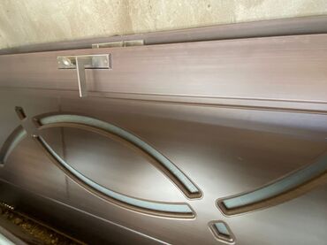 plastik qapi pencere profilleri: Metall qapı – dekorativ şüşə əlavəli - Material: möhkəm metal korpus