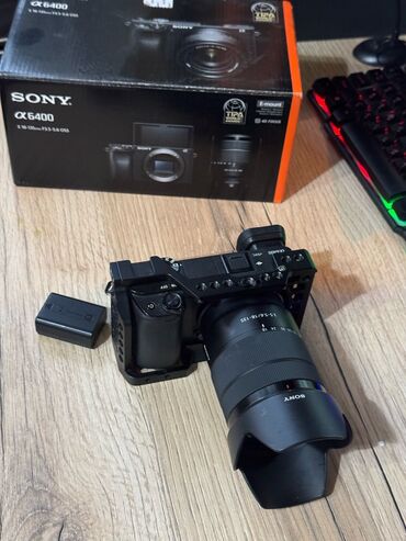 Фотоаппараты: Продаю sony a6400 Обьектив 18/135 В комплекте две батареи и клетка