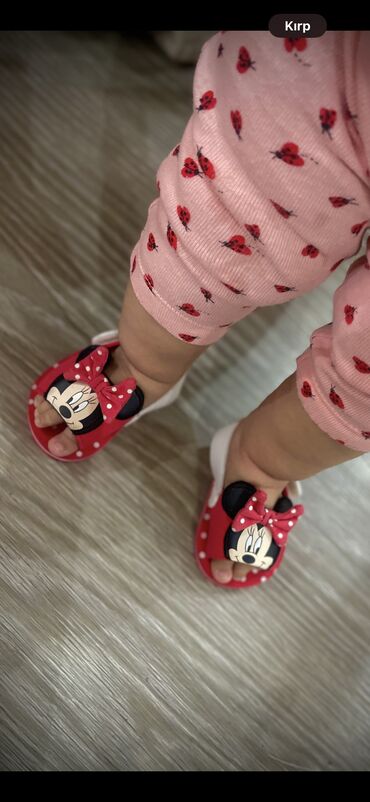 Uşaq ayaqqabıları: Mothercareden alinib. Disney firmasidir. 1 defe wekil ucun