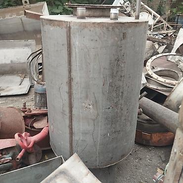 Alətlər: Sənaye qarışdırıcılı reaktor çənləri 10 tonluq Təsvir: - Böyük həcmli — 2