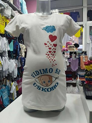 Majice kratkih rukava: Trudničke bele majice sa štampom – udobne i duhovite. Model kratki — 30