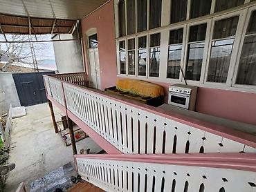 bağ ev: Şəhər daxilində əsas yola çıxışı olan həyət evi. Xüsusiyyətlər: - — 4