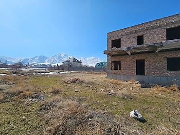 Продажа коттеджей и домов: Продаётся недостроенный двухэтажный кирпичный дом с участком — 10