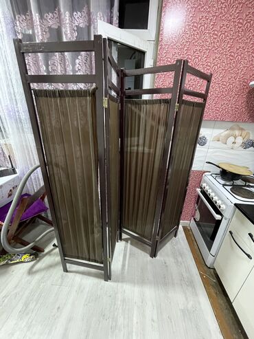 полки для инструментов: Продается жалюзи шторка, использовался в салоне красоты, а также можно
