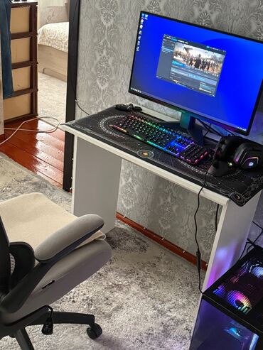 стойка для микрофона: Компьютер, Игровой, Новый, Intel Core i5, NVIDIA GeForce RTX 5070