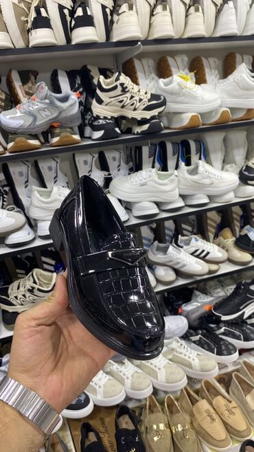 Ayaqqabılar: Məhsul: Kişi və qadın ayaqqabıları – gündəlik və stil kombinasiyası — 9