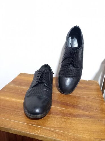 crne pantalonek poluobim struka cmduzina nogav: Alberto Rossi cipele

Broj 44
Gaziste 29
