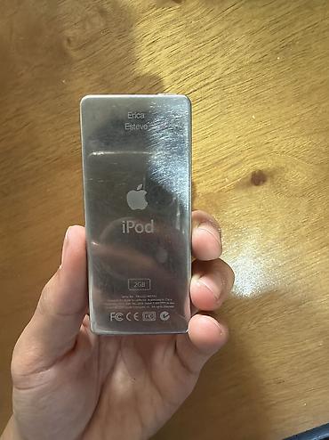 Башка аудиотехника: IPod nano. Все работает, 2гб примерно 300песен можно, аккум держит — 2