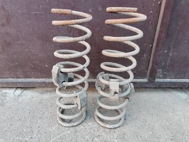 Auto delovi: Zadnje opruge za Ladu 2121,21213,21214 Niva br.4. Očuvano, skinuto — 1