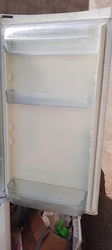 soyuducu 2 ci əl: Indesit iki kameralı soyuducu - Rəng: ağ - Tip: alt hissədə — 3