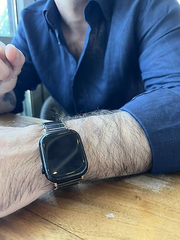 Наручные часы: Apple Watch 11 Ağıllı saat — kvadrat formalı qara korpus, tac — 1
